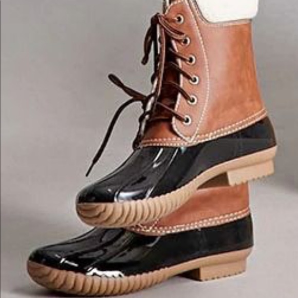 Ladies lace up duck boots with fur details. Black - Picture 2 of 2